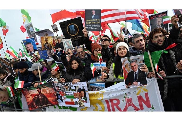 Tausende demonstrierten in München gegen die politische Führung im Iran.