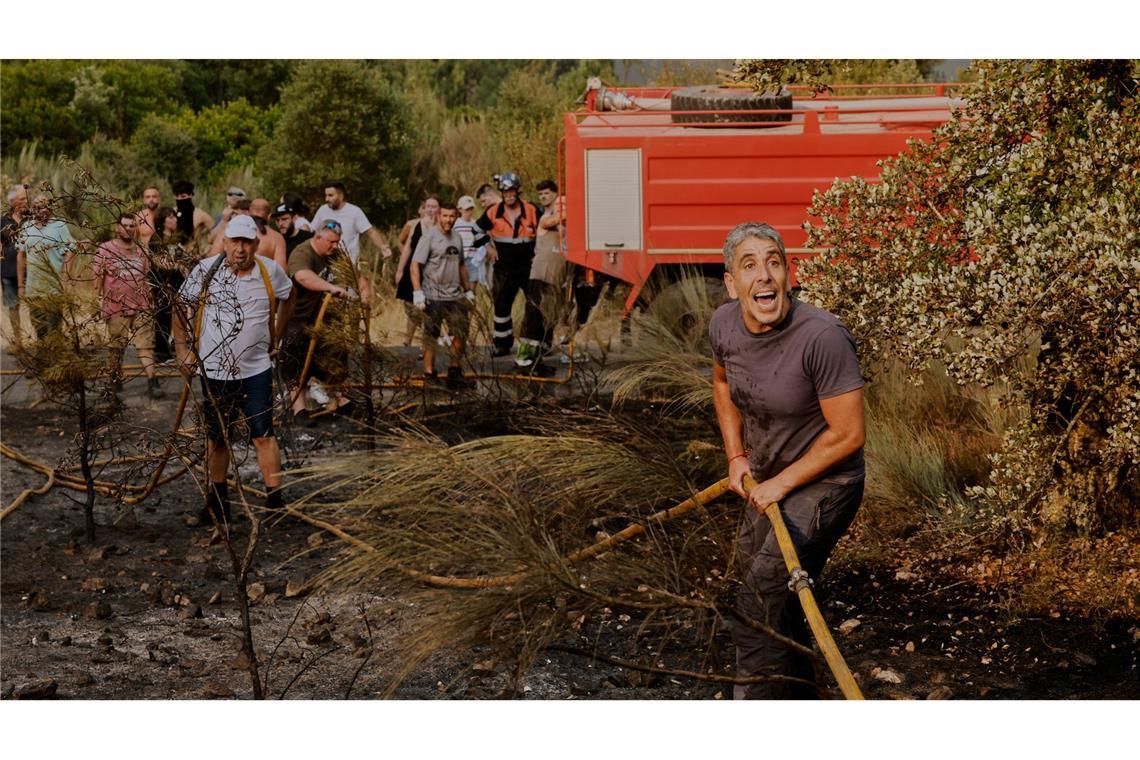 Tausende Feuerwehrleute und freiwillige Helfer sind in ganz Spanien im Einsatz gegen die Flammen.