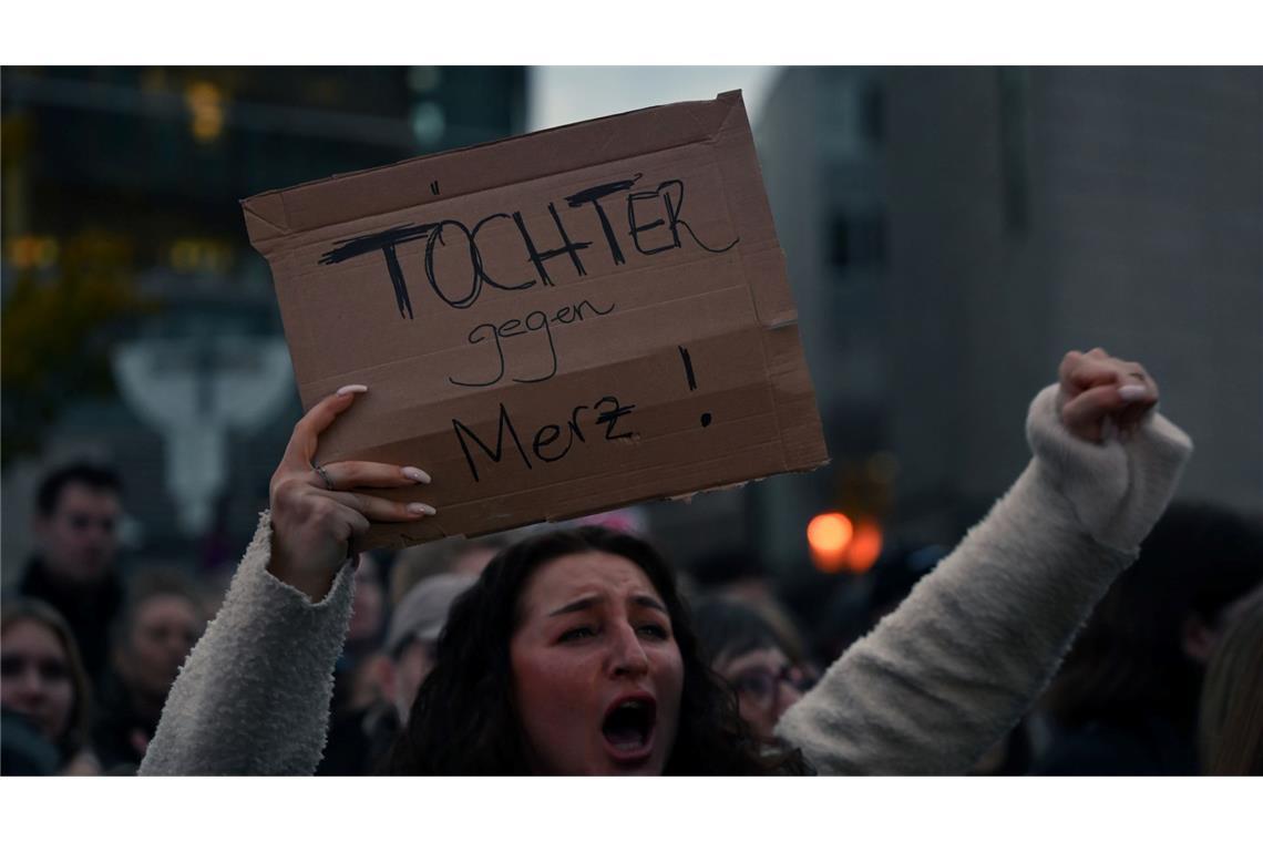 Tausende Menschen beim Protest vor der CDU-Zentrale.
