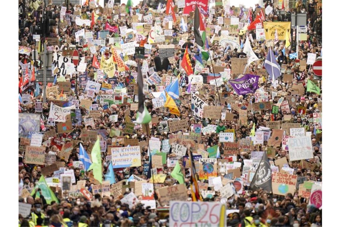 „Kein Blabla mehr“: Tausende bei Klimaprotest in Glasgow Tausende Menschen fordern in Glasgow mehr Tempo beim Klimaschutz. Foto: Danny Lawson/PA/dpa