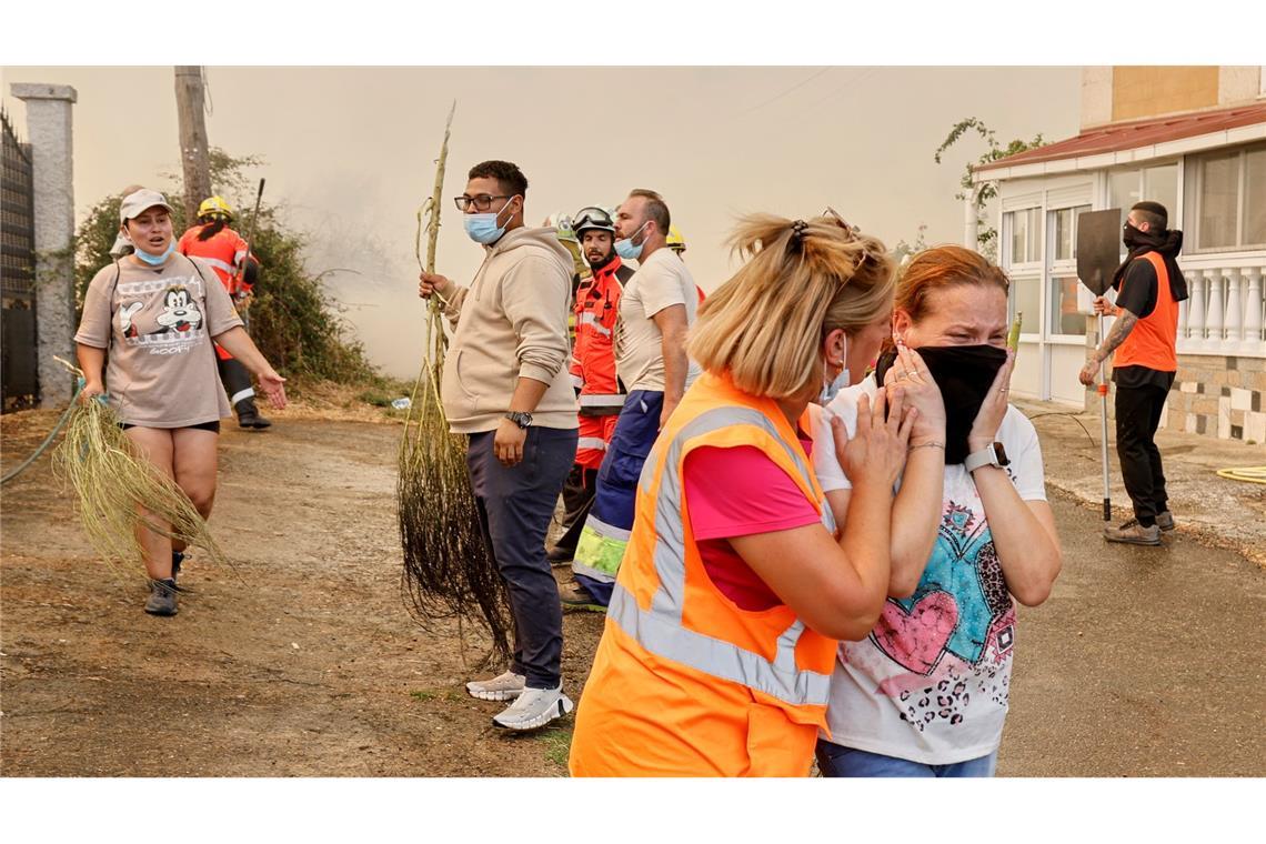 Feuer-"Tsunami" - Spaniens Regierungschef unterbricht Urlaub Tausende mussten ihre Häuser verlassen.