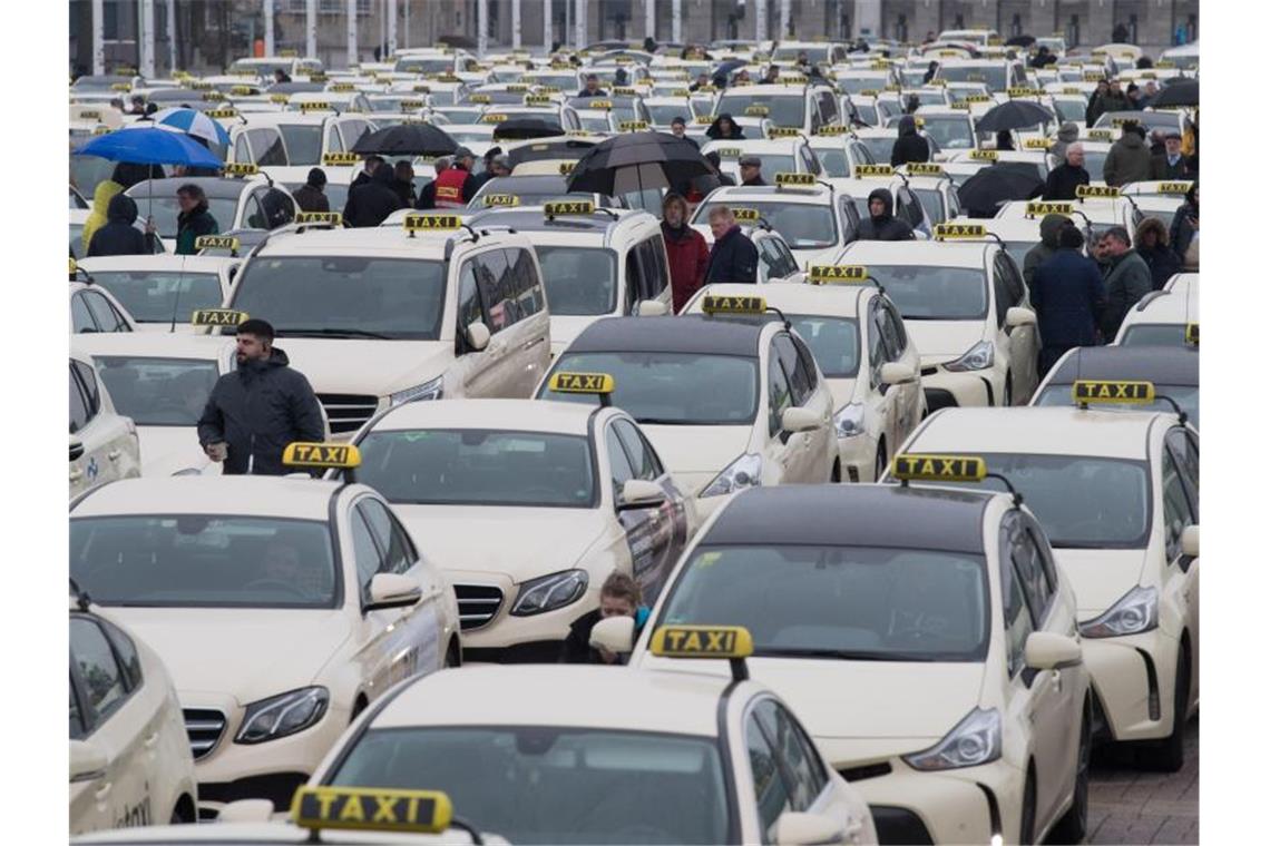 Taxibranche fordert Vorbestellfrist für Uber und Co.
