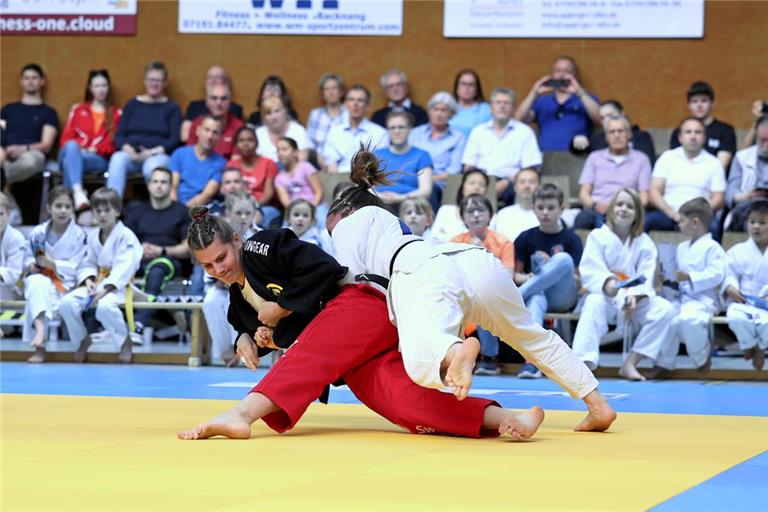 Tayla Grauer (links) ist eines der sechs Eigengewächse im Bundesliga-Kader der TSG Backnang. Archivfoto: Alexander Becher