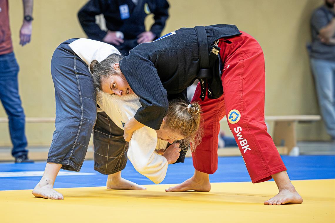 Tayla Grauer (rechts) hat nach der Niederlage in der ersten Runde gegen Nele Noack Revanche genommen. Foto: Alexander Becher