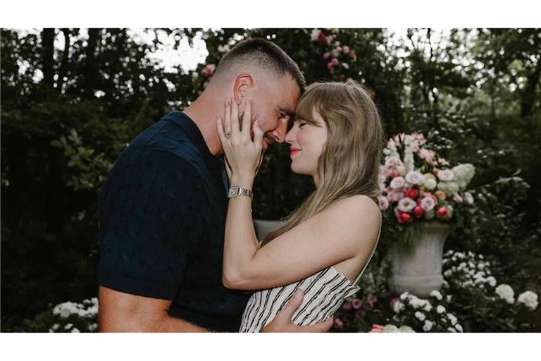 Taylor Swift und Travis Kelce haben sich zur Freude vieler Fans verlobt.