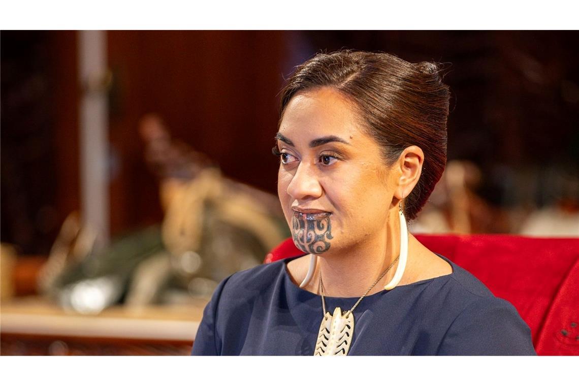 Neue Maori-Königin hält erste Rede nach dem Tod ihres Vaters Te Arikinui ist seit einem Jahr im Amt.