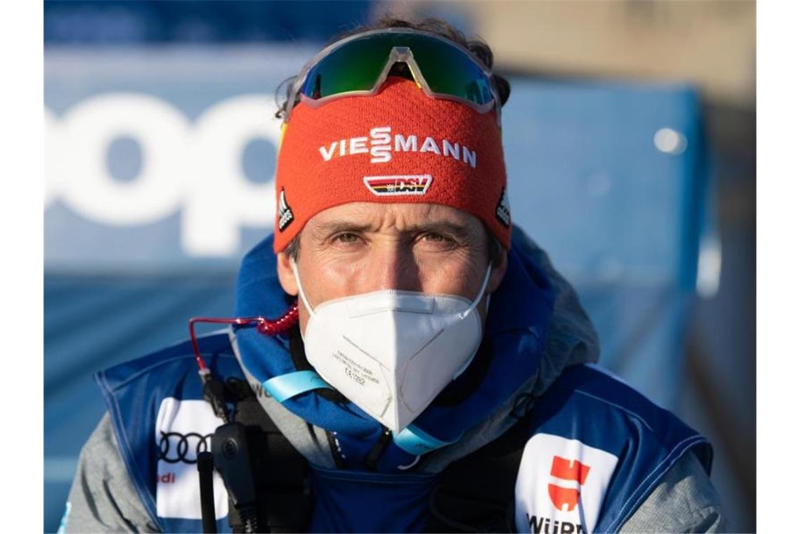 Nachholbedarf: Langläufer vor Tour de Ski selbstkritisch Teamchef der deutschen Langläufer: Peter Schlickenrieder. Foto: Sebastian Kahnert/dpa-Zentralbild/dpa