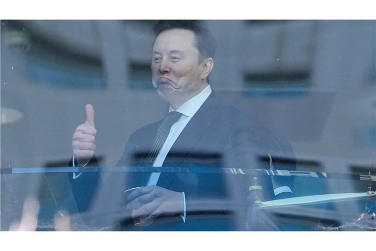 Tech-Milliardär Elon Musk wurde als Zeuge im Prozess um seine Klage gegen OpenAI-Mitgründer Sam Altman befragt.