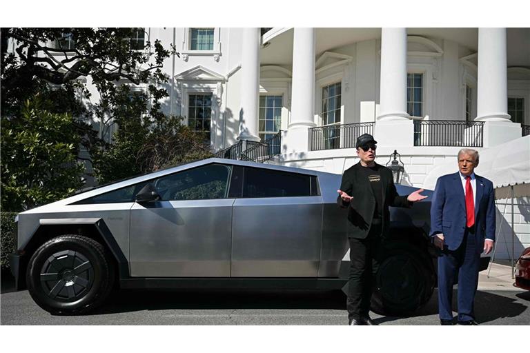 Tech-Milliardär Musk unterstützt US-Präsident Trump – nun brennen in den USA Tesla-Fahrzeuge. (Archivbild)