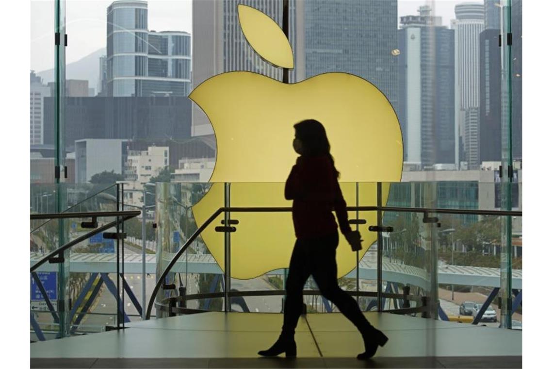 Technik-Gigant Apple lädt erneut zu einer Keynote. Apple-Chef Tim Cook wird aller Voraussicht nach die neue Generation des iPhones präsentieren. Foto: Vincent Yu/AP/dpa