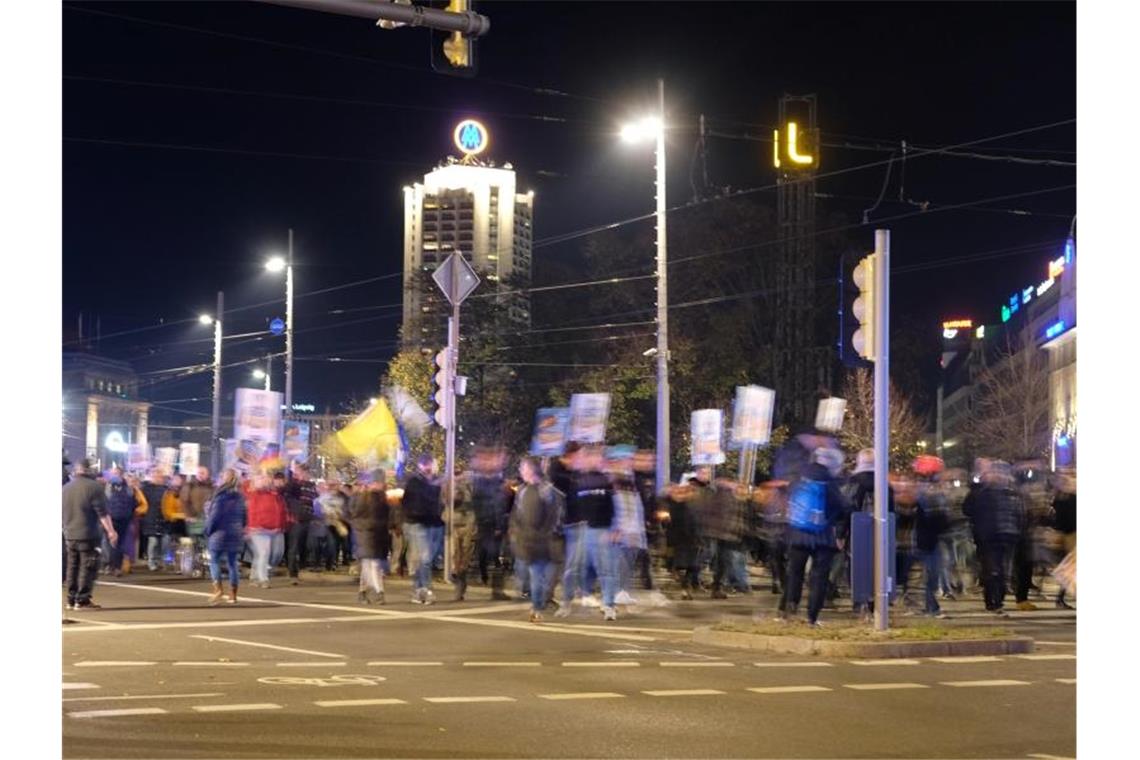 Behörden prüfen Anne-Frank-Vergleich auf „Querdenken“-Demo