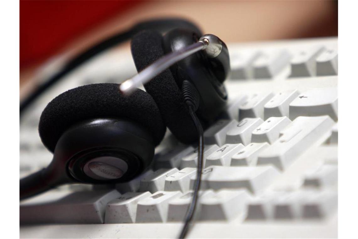 Beschwerden wegen unerlaubter Telefonwerbung gehen zurück Telefonwerbung unterliegt in Deutschland strengen Regeln. Niemand darf zu Werbezwecken angerufen werden, ohne dass er vorher ausdrücklich zugestimmt hat. Foto: Oliver Berg/dpa