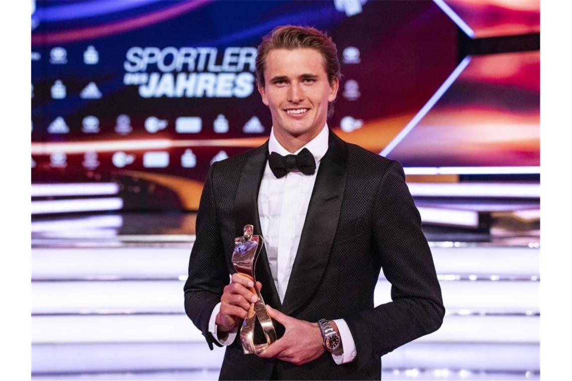 Zverev hofft auf mehr Respekt für andere Sportler Tennis-Olympiasieger Alexander Zverev ist für eine bessere Bezahlung der Athleten in anderen Sportarten. Foto: Tom Weller/dpa-Pool/dpa