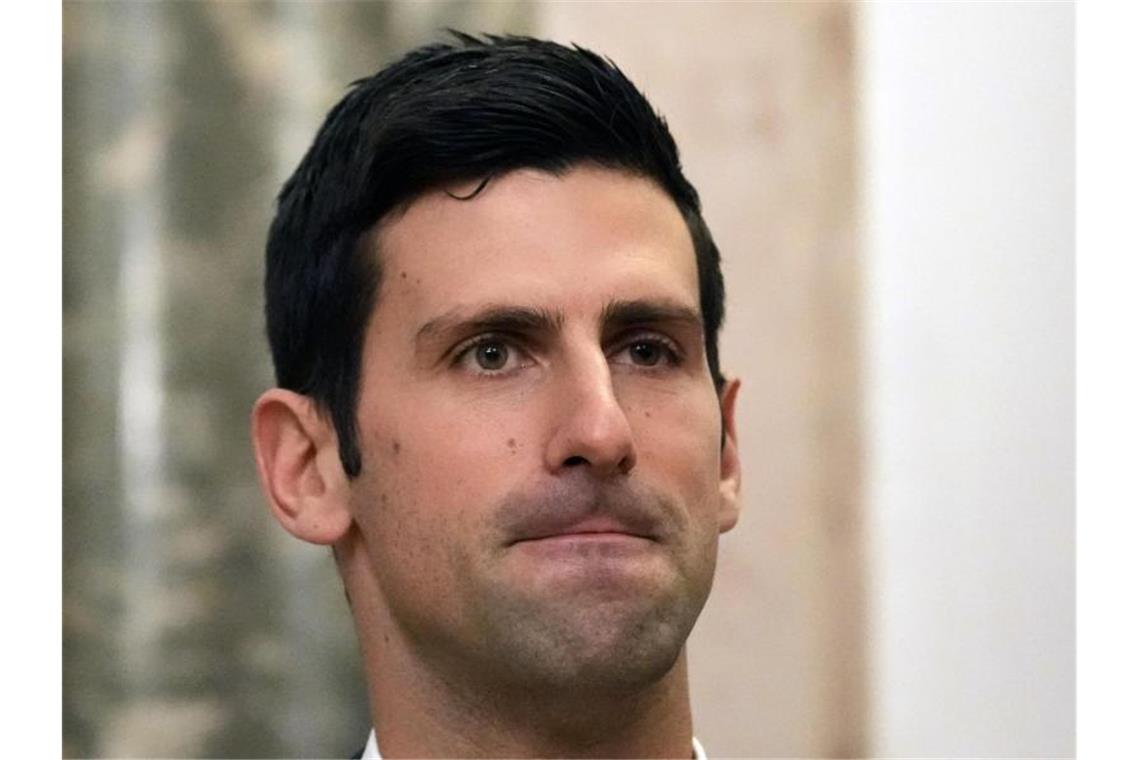 Djokovic nicht geimpft: Zur Not sogar Verzicht auf Wimbledon Tennis-Star Novak Djokovic ist bereit auf Turniere zu verzichten, um sich nicht gegen Corona impfen zu müssen. Foto: Darko Vojinovic/AP/dpa