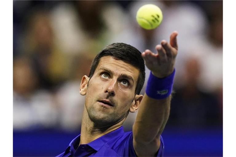 Tennis-Star Novak Djokovic möchte sich nicht zu seinem Impfstatus äußern. Foto: Elise Amendola/AP/dpa