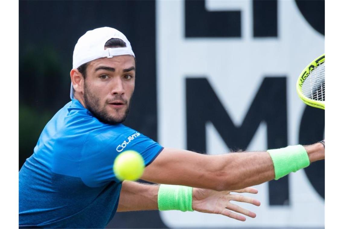 Berrettini feiert als Federer-Nachfolger Titel in Stuttgart Tennisspieler Matteo Berrettini gewinnt den Titel in Stuttgart gegen Felix Auger-Aliassime. Foto: Silas Stein