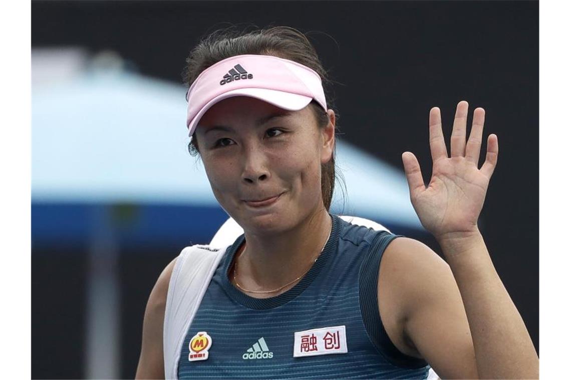 Fall Peng Shuai: Weltverband setzt Turniere in China fort Tennisspielerin Peng Shuai hatte Vorwürfe wegen eines sexuellen Übergriffs durch einen chinesischen Spitzenpolitiker veröffentlicht. Foto: Mark Schiefelbein/AP/dpa