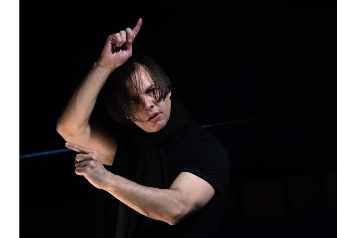 Dirigent Currentzis beklagt Probleme mit russischen Behörden Teodor Currentzis. Foto: Sebastian Gollnow/Archivbild