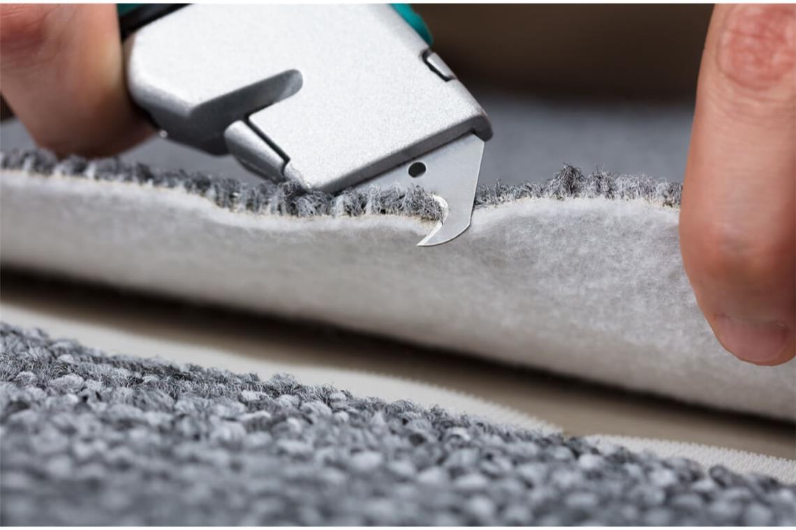 Teppichreste entsorgen oder wiederverwenden? Hier finden Sie 4 Möglichkeiten zur umweltfreundlichen Entsorgung und kreative Ideen für die Wiederverwertung.