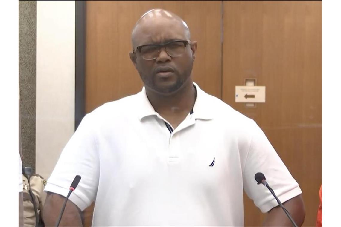 Terrence Floyd, Bruder von George Floyd, spricht im Gerichtssaal vor der Verkündung des Strafmaßes. Foto: Court TV/AP/dpa