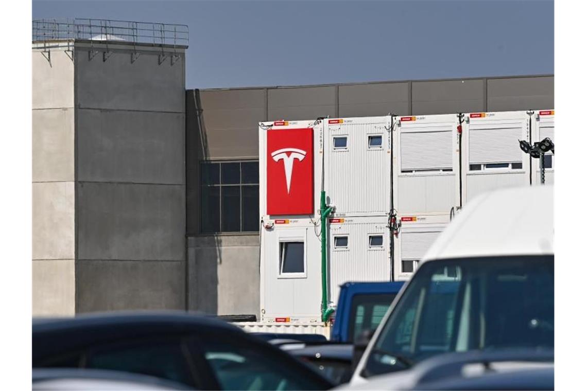 Tesla baut in Grünheide seine erste E-Autofabrik in Europa - gleichzeitig soll dort die weltgrößte Batteriefabrik entstehen. Foto: Patrick Pleul/dpa-Zentralbild/dpa