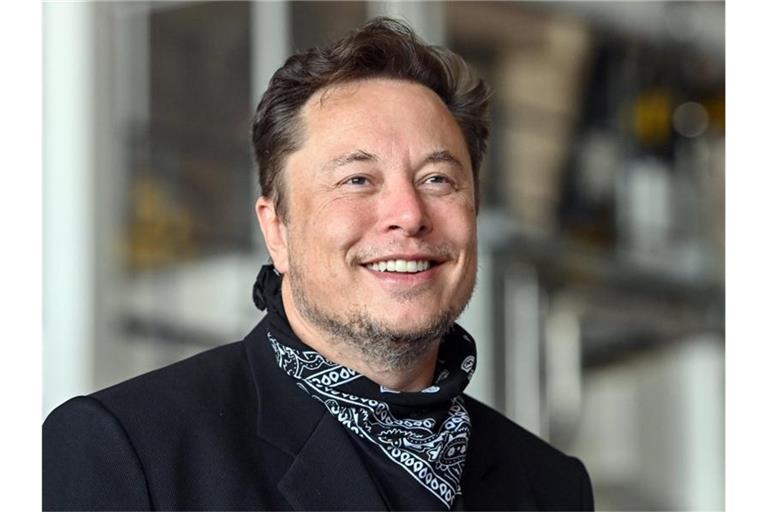 Tesla-Chef Elon Musk hat sich via Twitter für die Genehmigung der Tesla-Fabrik in Brandenburg bedankt. Foto: Patrick Pleul/dpa-Zentralbild/dpa