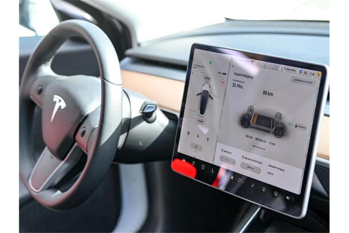 Tesla trotzt Chip-Knappheit Tesla hat einen Auslieferungsrekord geschafft. Foto: Jens Kalaene/dpa-Zentralbild/dpa