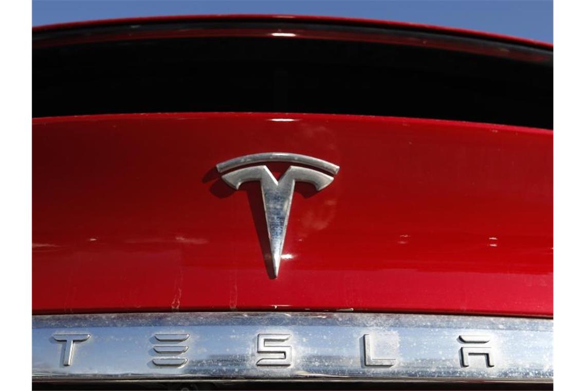 Tesla hat lange Zeit rote Zahlen geschrieben - das ist nun vorbei. Foto: David Zalubowski/AP/dpa