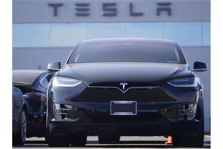 Tesla muss erneut Software-Probleme bei zahlreichen Modellen beheben. Foto: David Zalubowski/AP/dpa