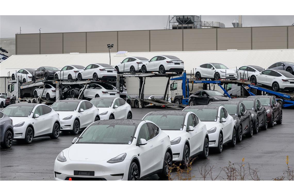 Musk kündigt Robotaxi-Dienst noch für diesen Monat an Tesla will als Robotaxis nach bisherigen Angaben zunächst handelsübliche Fahrzeuge des Typs Model Y einsetzen. (Archivbild)