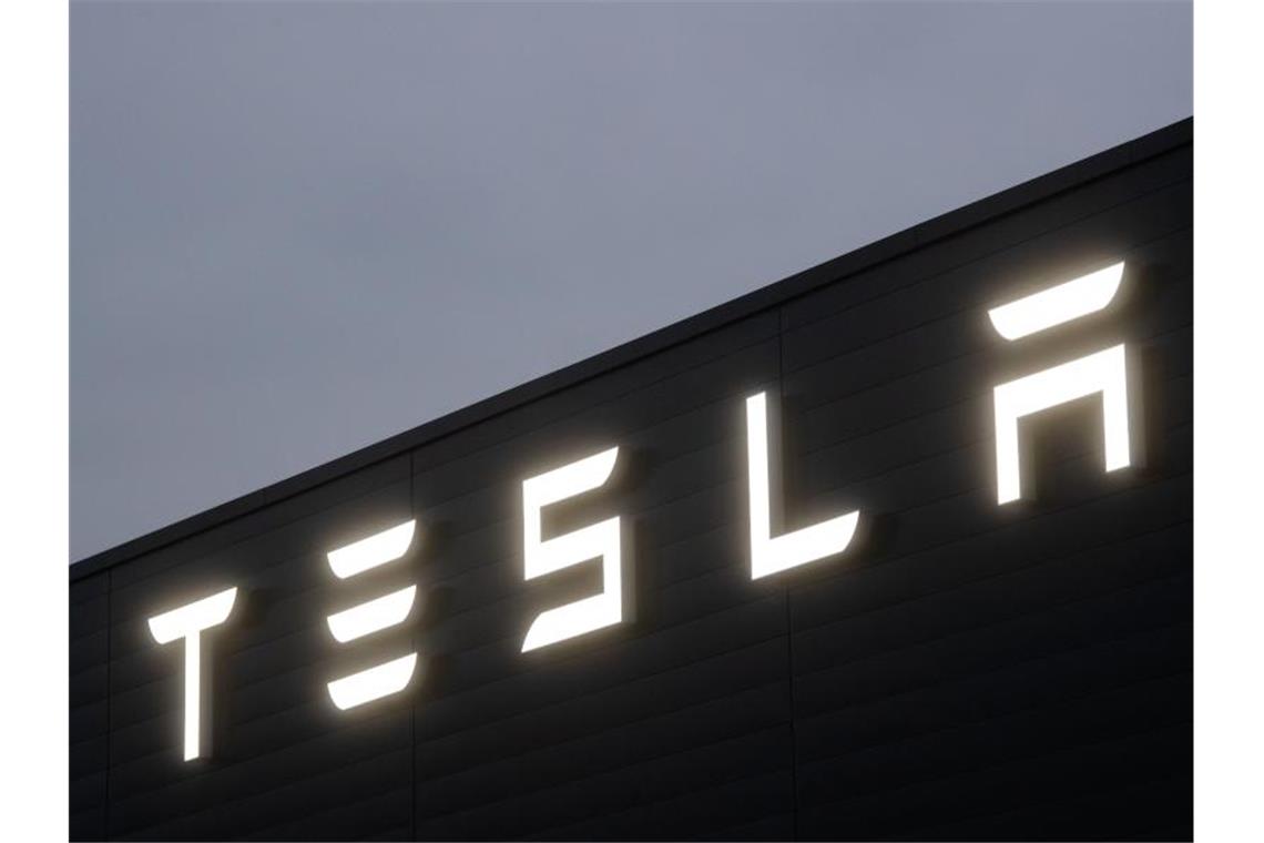 Tesla will vom kommenden Jahr an in Grünheide rund 500.000 Elektrofahrzeuge im Jahr bauen. Foto: Julian Stratenschulte/dpa