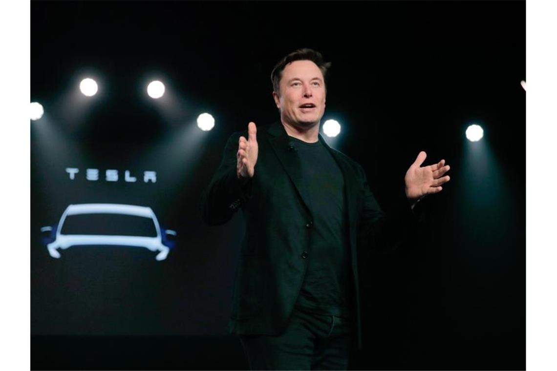 Tesla übertrifft Erwartungen im Schlussquartal Teslas-Gründer Elon Musk: „Wir konzentrieren uns weiter auf den Produktionsausbau in den USA sowie in unserem neuen Werk in Shanghai.“. Foto: Jae C. Hong/AP/dpa