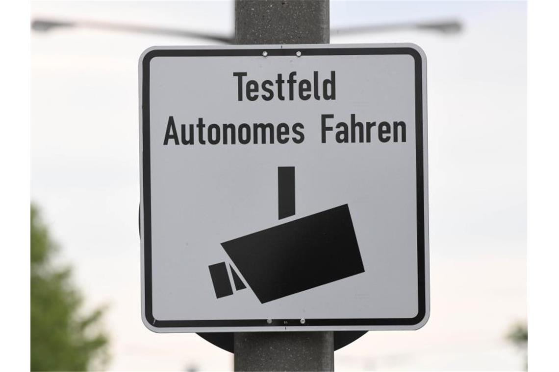 „Testfeld Autonomes Fahren“ in Karlsruhe: Fahrer dürfen nach Ansicht von Juristen nicht zur Rechenschaft gezogen werden, wenn es beim autonomen Fahren kracht. Foto: Uli Deck