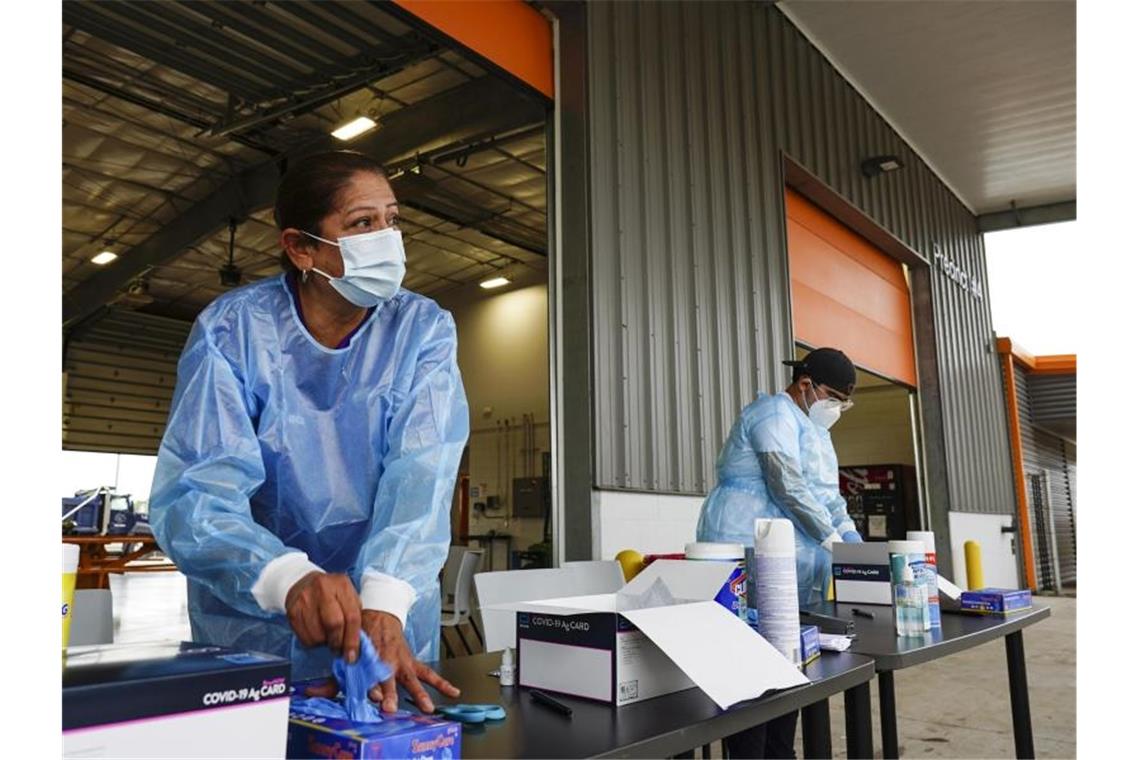 USA: Mehr als eine Million neue Corona-Fälle an einem Tag Testzentrum für Covid-19-Antigentests in Cameron County in La Feria, Texas. Foto: Denise Cathey/The Brownsville Herald/dpa