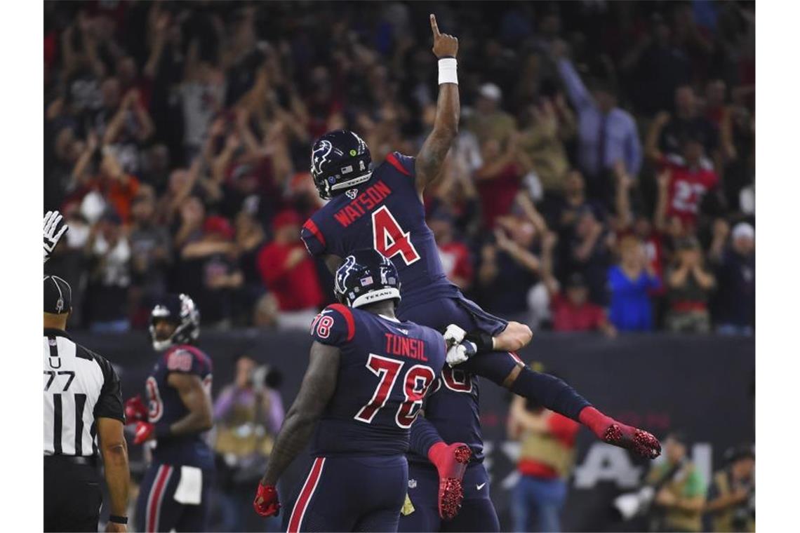 Texans-Quarterback Deshaun Watson (oben) feiert einen Touchdown. Foto: Eric Christian Smith/ AP/dpa
