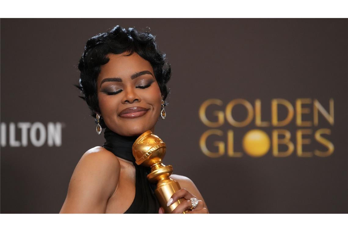 Teyana Taylor posiert im Presseraum mit dem Preis für die beste Leistung einer Darstellerin in einer Nebenrolle in einem Kinofilm für „One Battle After Another“ während der 83. Golden Globes im Beverly Hilton.