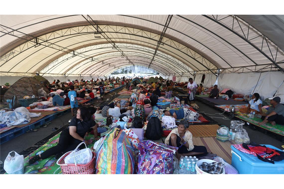 Thailands Armee hat die Bevölkerung der Grenzregion zu Kambodscha aufgerufen, sich in Schutzunterkünften in Sicherheit zu bringen.