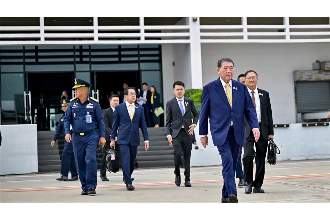 Thailand und Kambodscha einigen sich auf Waffenruhe Thailands Übergangsministerpräsident Phumtham Wechayachai flog am Morgen nach Malaysia ab.
