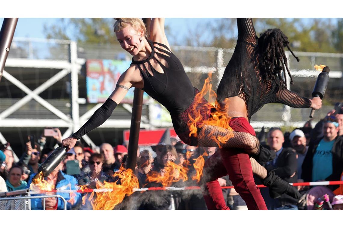 Thale: Hexentanzplatz in Feierlaune – Arial Fire Show begeistert mit Akrobatik bei Walpurgis