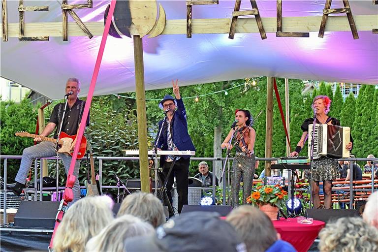 The Beez (von links): Rob Rayner, Silas Palmer, Sarah Busuttil und Deta Rayner. Foto: Tobias Sellmaier