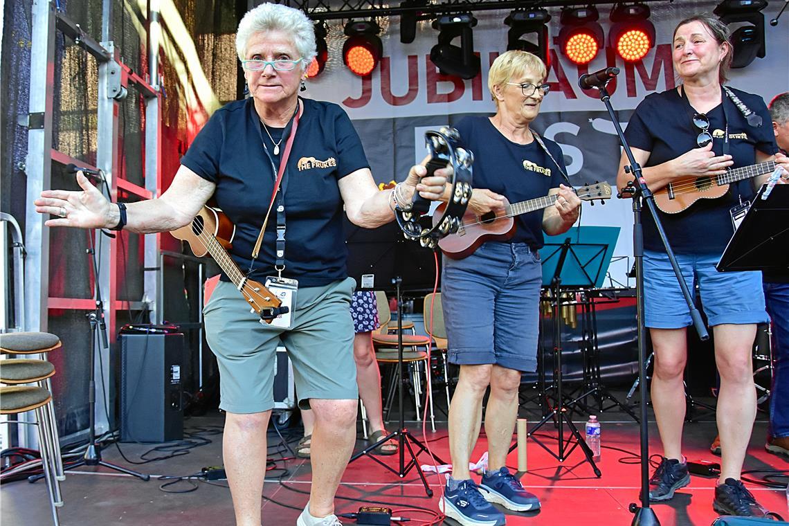 The Frukes aus Großbritannien mit ihren Ukelelen. Feier zu 60 Jahre Städtepartne...