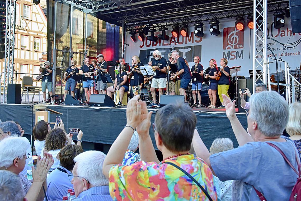 The Frukes aus Großbritannien mit ihren Ukelelen. Feier zu 60 Jahre Städtepartne...