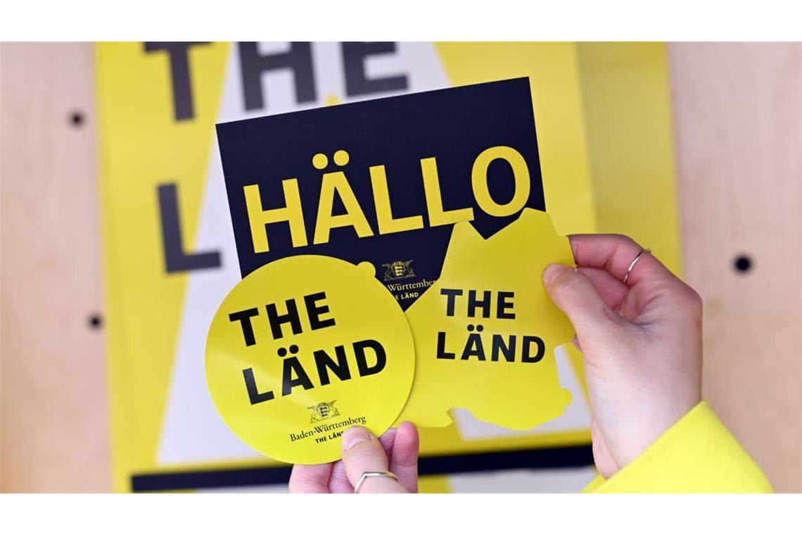 „The Länd“-Sticker - laut AfD Geldverschwendung, laut Landesregierung ein Erfolg.