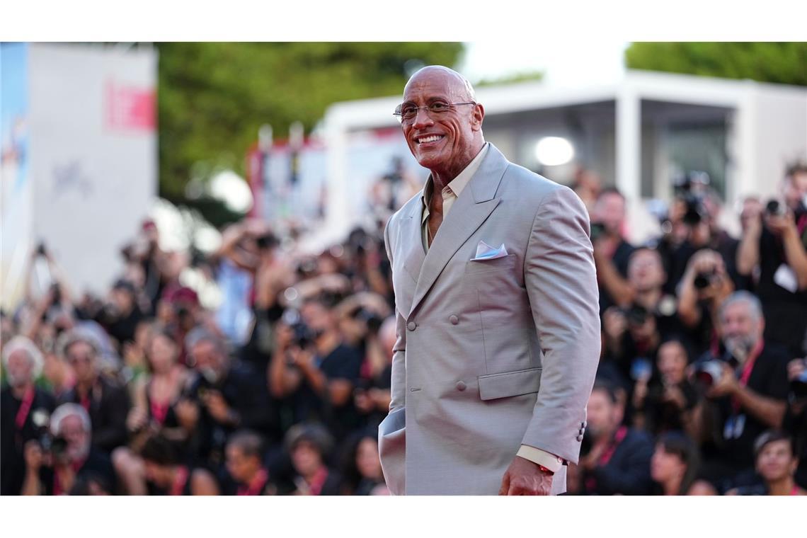 Dwayne Johnson weint - "Ob ich ein Softie bin? Ja!" "The Rock" vor dem Festivalpalast.