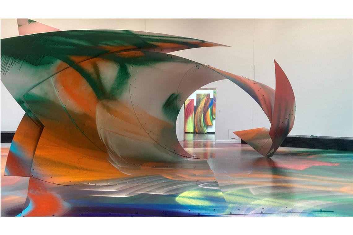 Im Kunstgebäude Stuttgart macht Katharina Grosse den Raum zum Bild „The Sprayed Dear“ heißt Katharina Grosses zentrale, für den Kuppelsaal des Kunstgebäudes am Schlossplatz entstandene Arbeit.