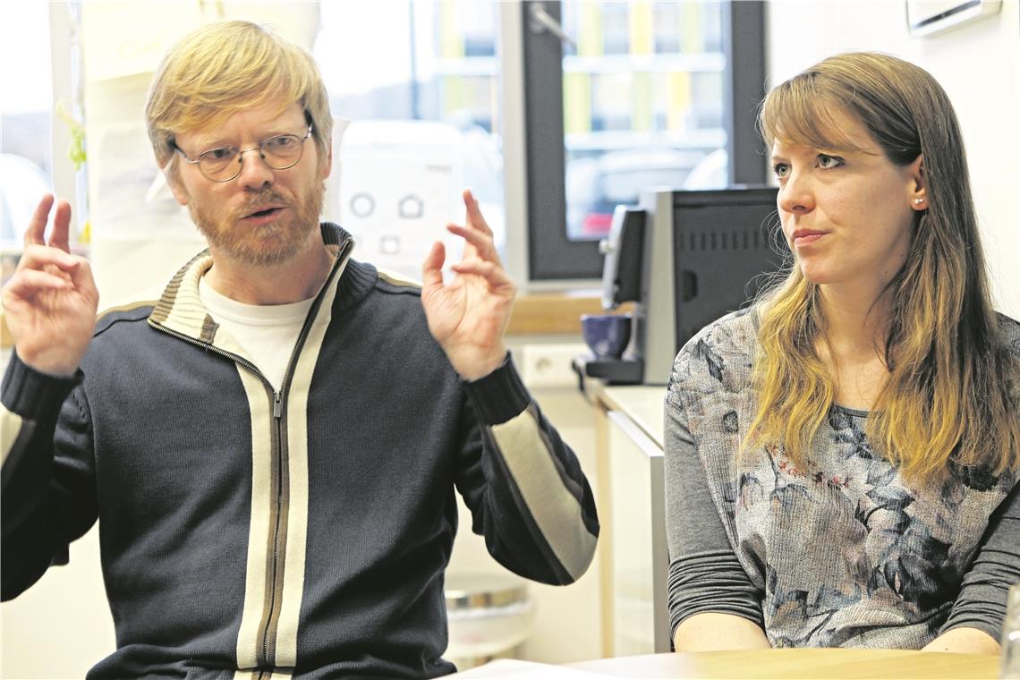 Kunst gegen Seelenschmerz Theatertherapeut Jürgen Lutz und Kunsttherapeutin Nadja Schmidt.