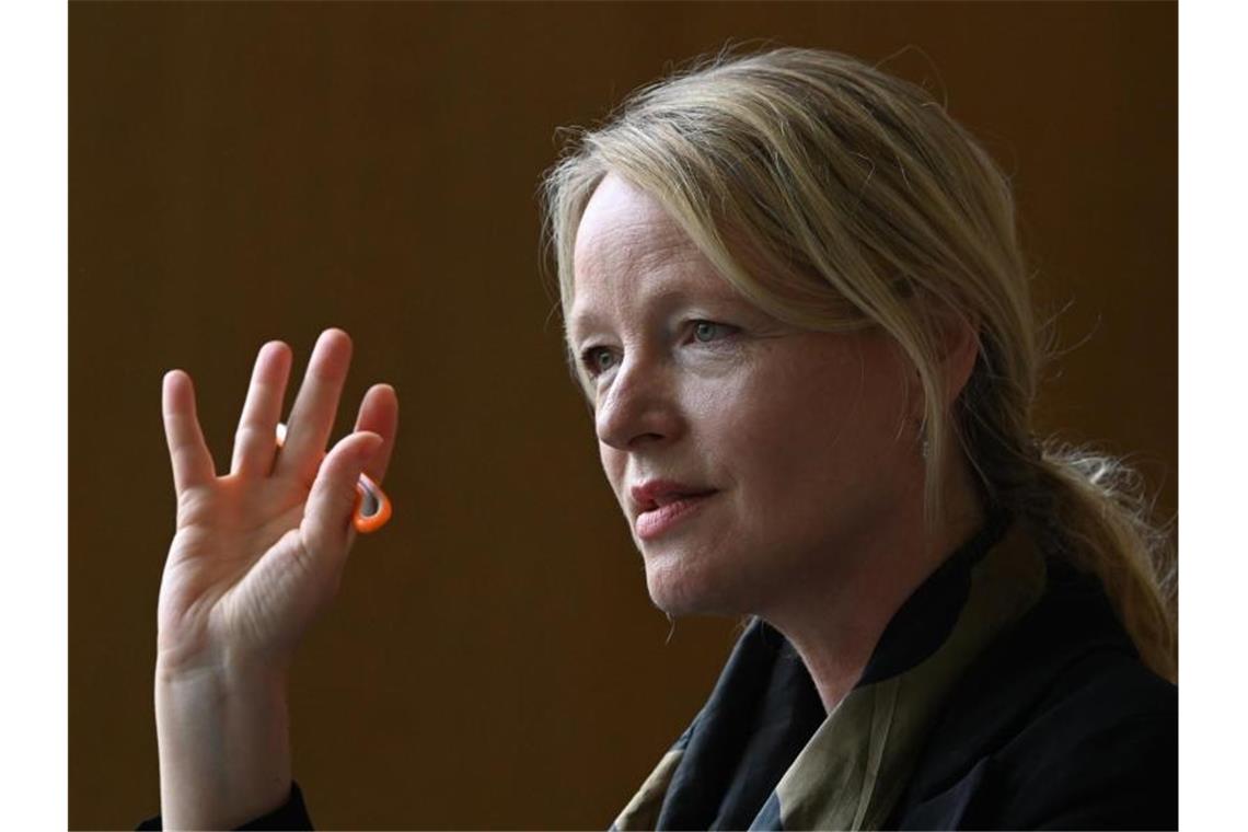 Neuer Grünen-Landesvorstand: Walker und Schwarz dabei Thekla Walker bei einem Interview mit der Deutschen Presse-Agentur. Foto: Bernd Weissbrod/dpa/Archivbild