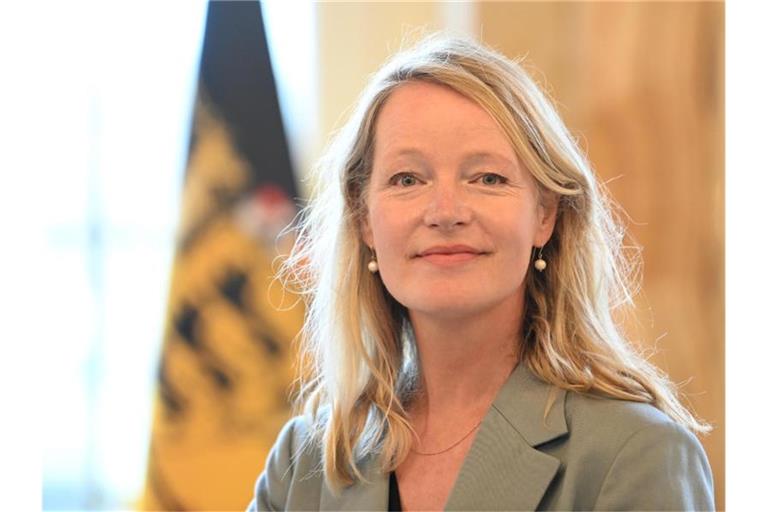 Thekla Walker (Bündnis 90/Die Grünen), Umweltministerin von Baden-Württemberg, lächelt. Foto: Bernd Weissbrod/dpa