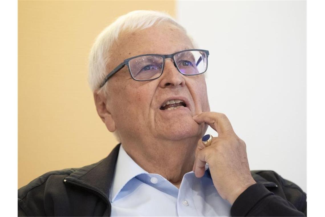 Schweizer Lockdown: Sommermärchen-Prozess steckt weiter fest Theo Zwanziger hofft auf einen Freispruch. Foto: Boris Roessler/dpa