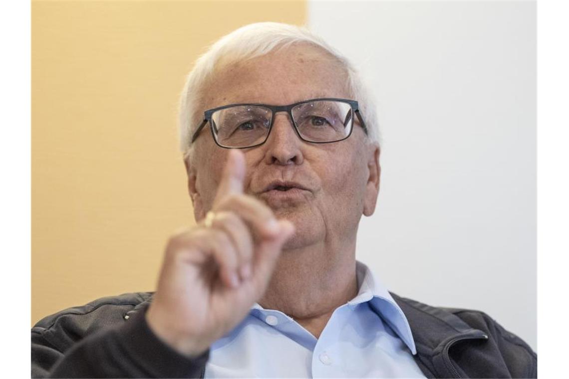 Sommermärchen-Prozess: Vier Angeklagte, viele Fragen Theo Zwanziger will aus Sorge vor einer Ansteckung mit dem Coronavirus nicht zum Prozess in die Schweiz reisen. Foto: Boris Roessler/dpa